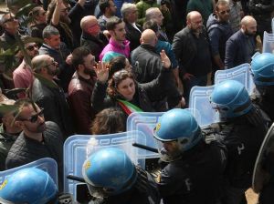 Opporsi per ideologia. A che cosa? Poco importa